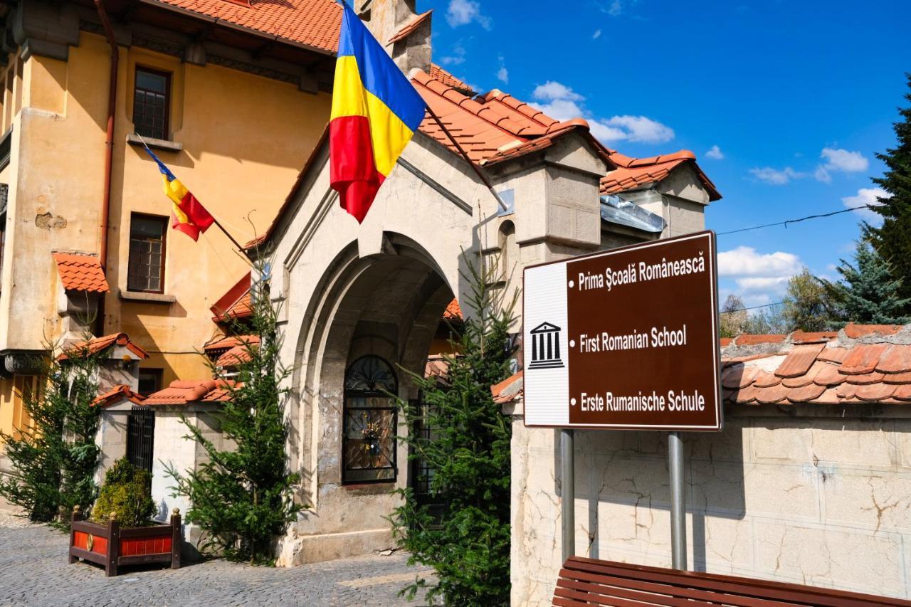 Londof Housing City Center Brasov Lägenhet Exteriör bild